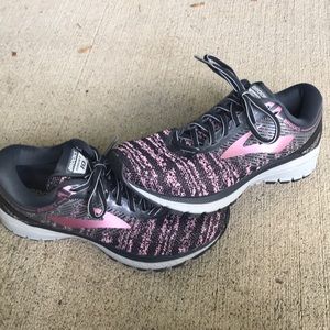 Brooks running shoes women’s 9.5 NEW!!!